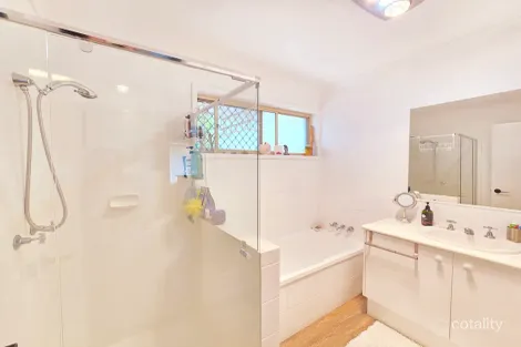 Property photo of 10 Simridge Court Bli Bli QLD 4560