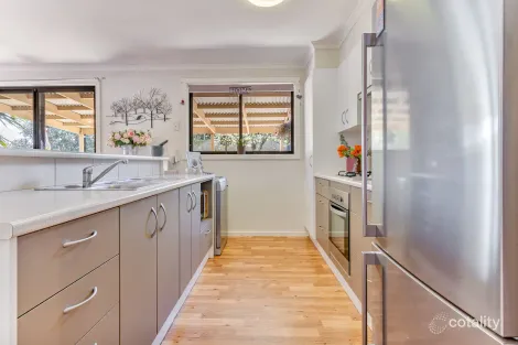 Property photo of 11 Jerribong Way Kangaroo Flat VIC 3555