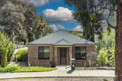 Property photo of 11 Jerribong Way Kangaroo Flat VIC 3555