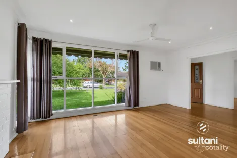 Property photo of 2 Evan Street Berwick VIC 3806