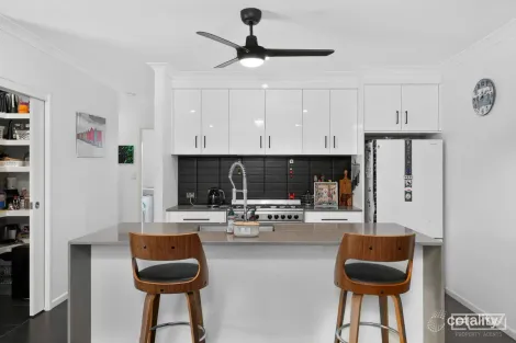Property photo of 22 Gordon Avenue Pacific Heights QLD 4703
