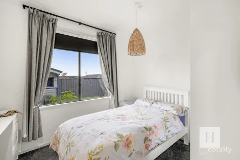 Property photo of 7 Mogo Close Blue Haven NSW 2262