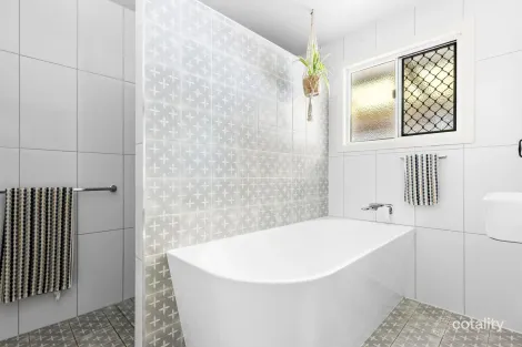 Property photo of 4 Loch Street Centenary Heights QLD 4350