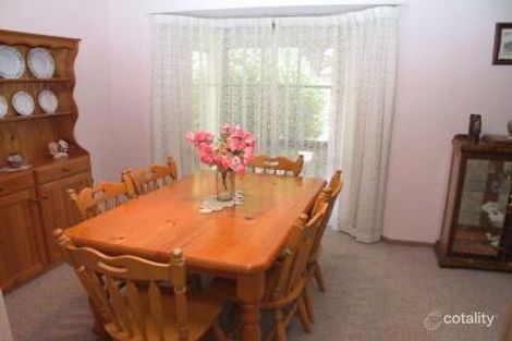 28 Severn Cres, Rowville, VIC 3178