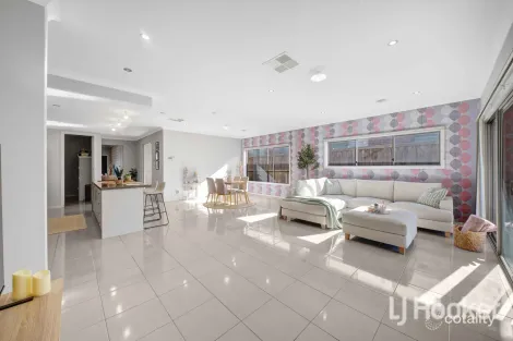 Property photo of 4 Longford Crescent Weir Views VIC 3338