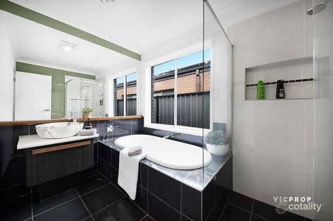 Property photo of 8 Rona Road Point Cook VIC 3030