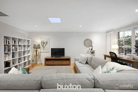 Property photo of 2/27 Kangaroo Road Murrumbeena VIC 3163