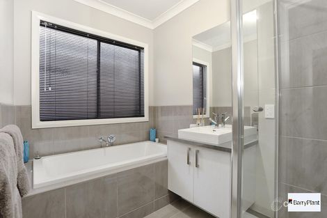 Property photo of 8 Tulip Way Keysborough VIC 3173