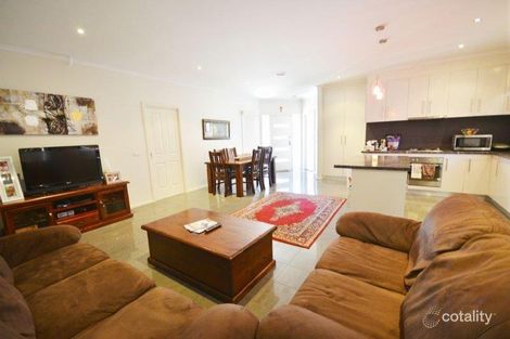 Property photo of 2/14 Bernbanks Avenue St Albans VIC 3021