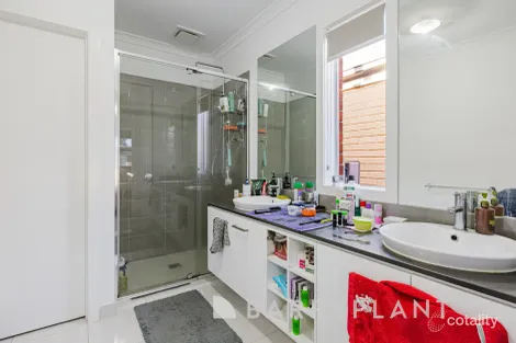 Property photo of 28 Ambervue Drive Cobblebank VIC 3338