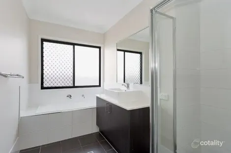 Property photo of 30 Kerrisdale Crescent Beaconsfield QLD 4740