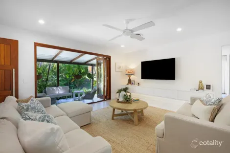Property photo of 4 Evergreen Drive Elanora QLD 4221