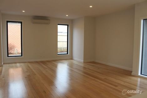 Property photo of 2/12 Cook Road Mitcham VIC 3132