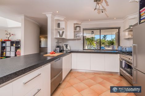 756 Beach Rd, Hamersley, WA 6022