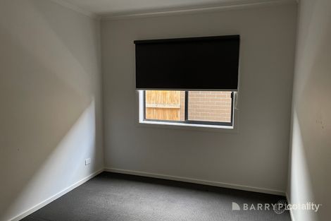 Property photo of 71 Treeve Parkway Werribee VIC 3030