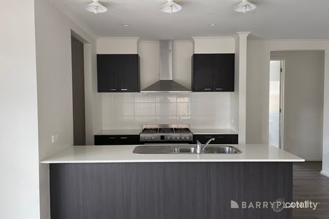 Property photo of 71 Treeve Parkway Werribee VIC 3030