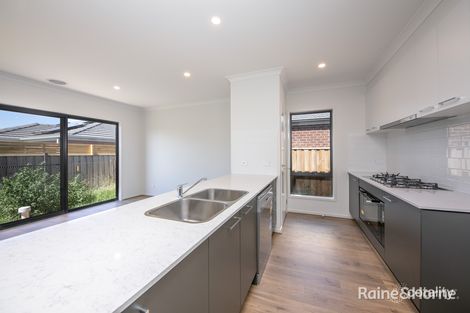 6 Lone Pine Way, Sunbury, VIC 3429