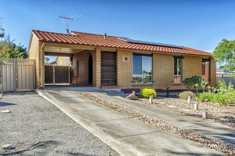 Property photo of 35 Oslo Crescent Hackham West SA 5163