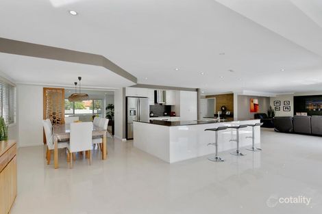 Property photo of 17 Deborah Avenue Benowa QLD 4217