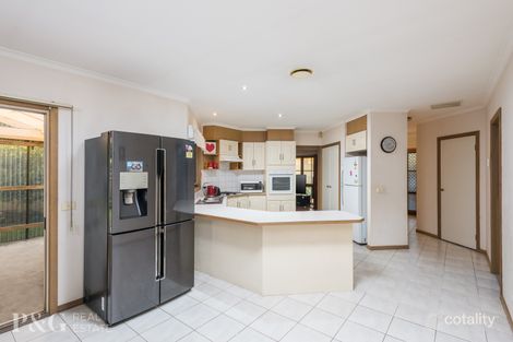 Property photo of 15 Franks Way Cranbourne North VIC 3977