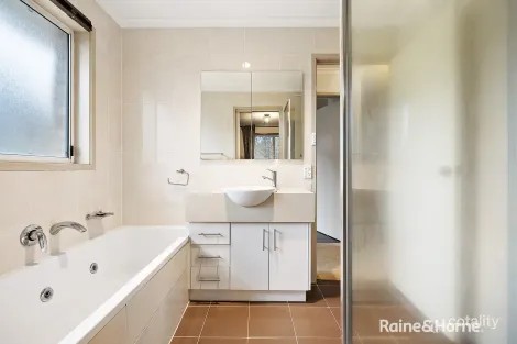 Property photo of 6 Eaglemont Retreat Conder ACT 2906