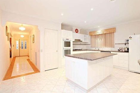 Property photo of 10 Lawson Court Hoppers Crossing VIC 3029