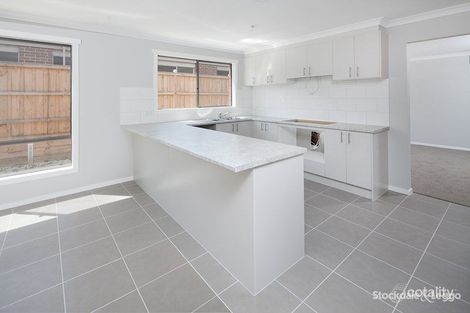 Property photo of 36 Meadowlea Crescent Pakenham VIC 3810