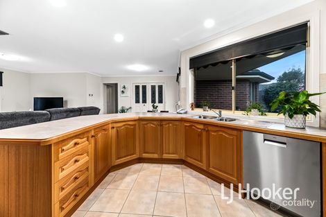Property photo of 10 Tomasetti Crescent Narre Warren VIC 3805