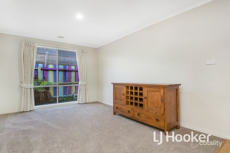 Property photo of 14 Orsino Place Berwick VIC 3806