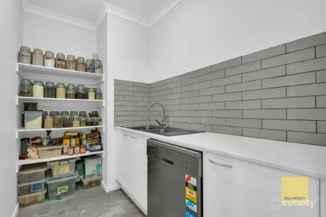 Property photo of 7 Frank Avenue Truganina VIC 3029