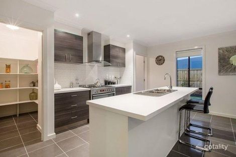 Property photo of 6 Flowerbloom Crescent Clyde North VIC 3978