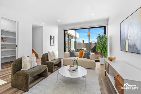 52A MILITARY RD, AVONDALE HEIGHTS, VIC 3034