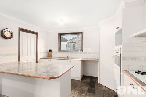 Property photo of 15 Badger Court Narre Warren VIC 3805