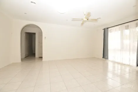 Property photo of 3 Manning Close Hampton Park VIC 3976