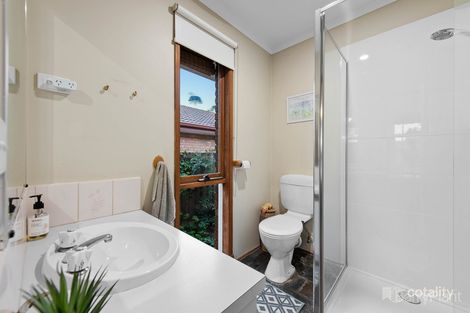8 Jan Maree Ct, Pakenham, VIC 3810