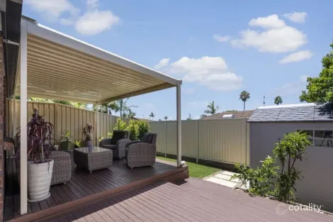 Property photo of 1/179 Olsen Avenue Labrador QLD 4215