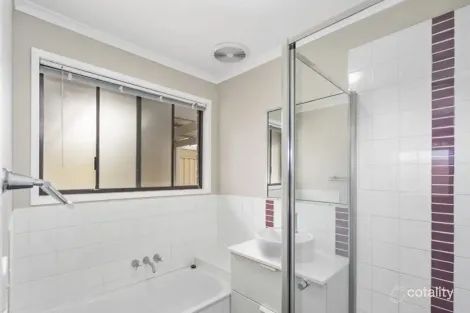 Property photo of 1/179 Olsen Avenue Labrador QLD 4215