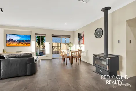 Property photo of 3 Dunedin Chase Hocking WA 6065