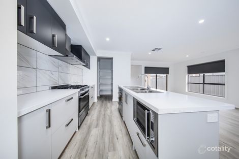 42 Ruislip Ave, Strathtulloh, VIC 3338