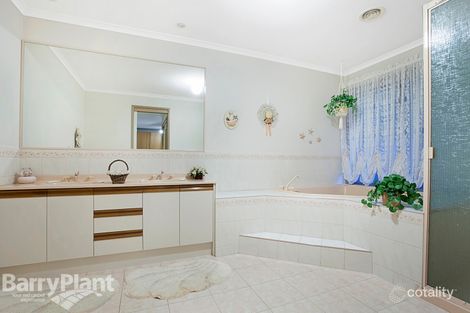 Property photo of 7 Chadbourn Place Narre Warren South VIC 3805