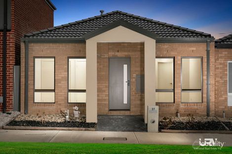 37 Kennedy Pde, Roxburgh Park, VIC 3064