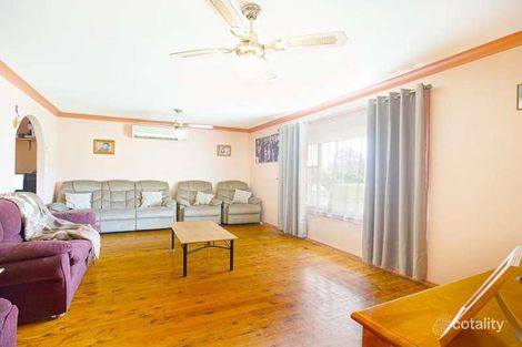 Property photo of 25 Dobell Circuit St Clair NSW 2759