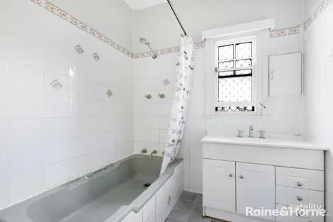 Property photo of 6 Raglan Street South Bathurst NSW 2795