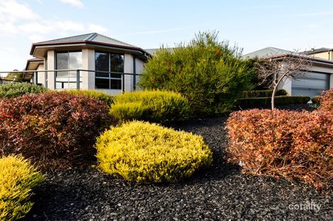 Property photo of 2 Glenora Court Jerrabomberra NSW 2619