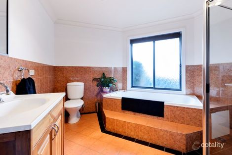 Property photo of 2 Glenora Court Jerrabomberra NSW 2619