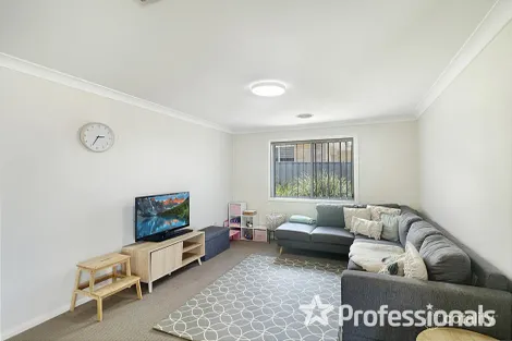 Property photo of 18 Osterley Street Bourkelands NSW 2650