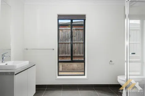 Property photo of 26 Lomandra Boulevard Lucknow VIC 3875