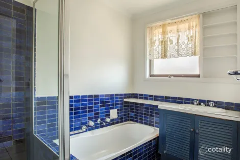 Property photo of 17 Milburn Place Craigieburn VIC 3064