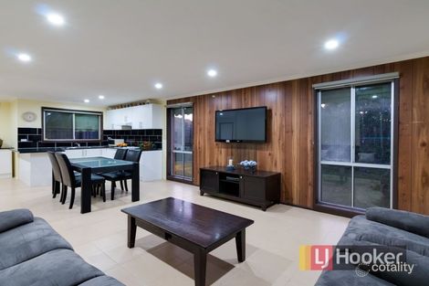 Property photo of 21 Lachlan Drive Endeavour Hills VIC 3802