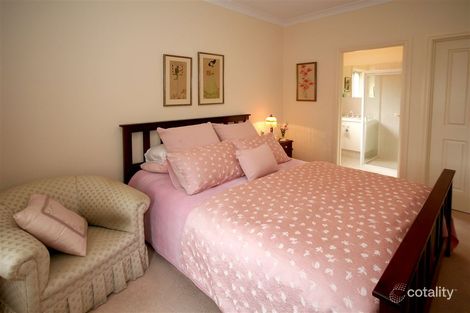 Property photo of 4 Craven Court Happy Valley SA 5159